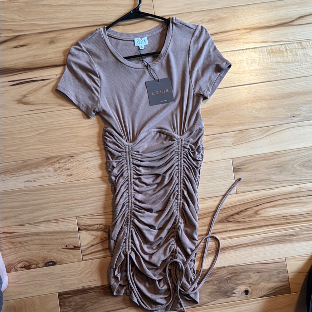 Le Lis Taupe Ruched Short Sleeve Dress
